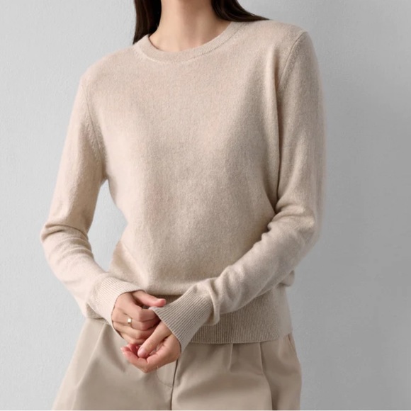 Essential Cashmere Crewneck - Picture 1 of 7